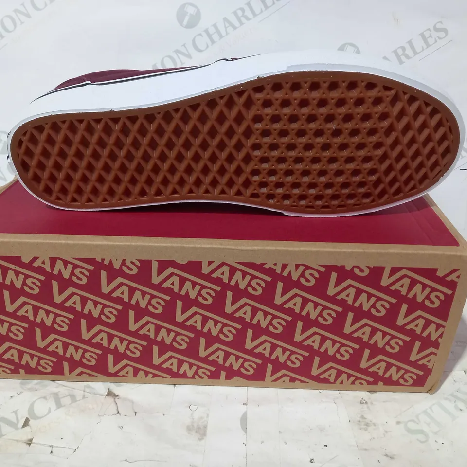 BOXED PAIR OF VANS ATWOOD CANVAS SHOES IN OXBLOOD/WHITE UK SIZE 10
