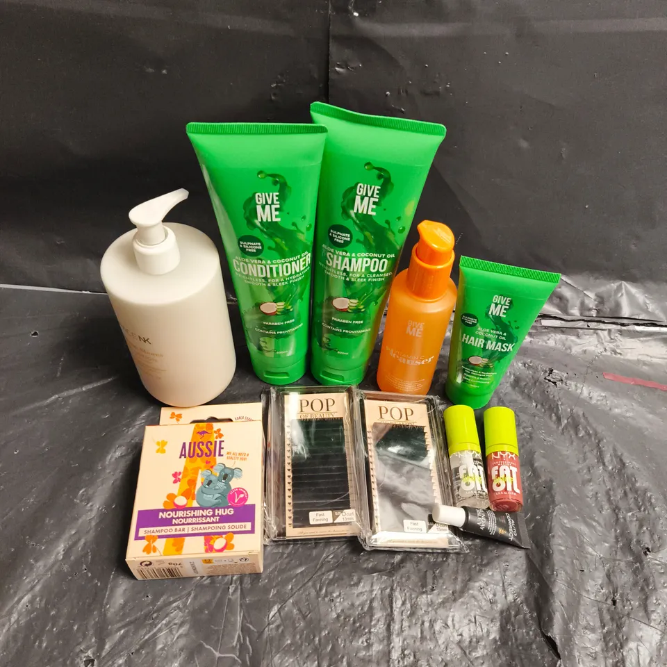 APPROXIMATEY 20 ASSORTED HEALTH AND BEAUTY PRODUCTS TO INCLUDE - GIVE ME HAIR MASK - POP OF BEAUTY FAN LASHES - SPACE NK BODY LOTION - ETC