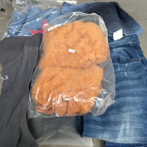 APPROXIMATELY 30 ASSORTED CLOTHING ITEMS IN VARIOUS SIZES, STYLES & COLOURS TO INCLUDE BRANDS SUCH AS PEACOCK, VOI JEANS, RIHOAS, ETC - COLLECTION ONLY