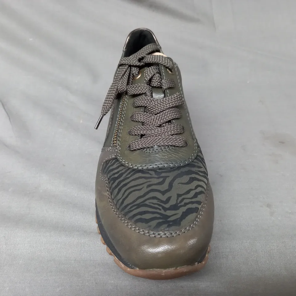 BOXED PAIR OF RIEKER LOW WEDGE TRAINERS IN FOREST SIZE 6.5