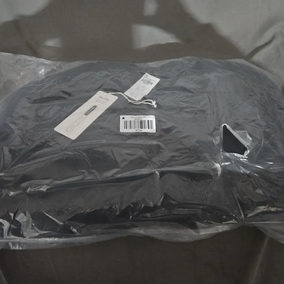 BAGGED HOLLISTER PADDED COAT - SIZE M