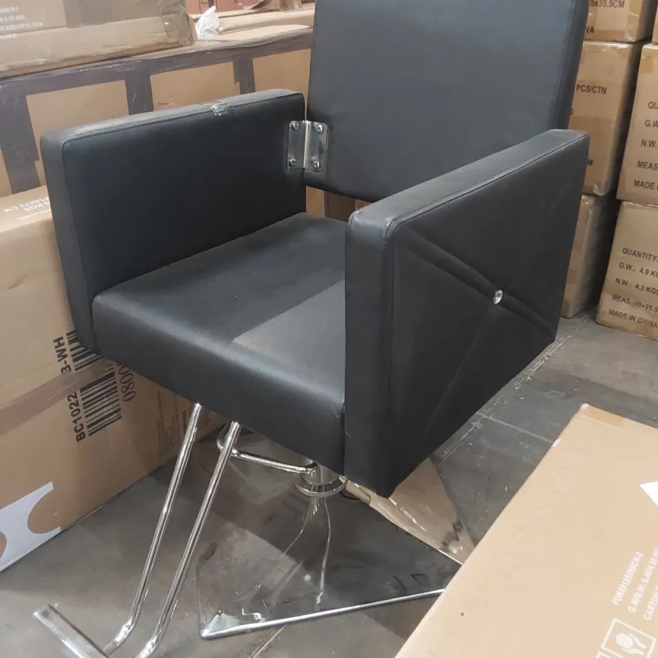 COSTWAY 360-DEGREE SWIVEL HAIRDRESSING CHAIR WITH FOOTREST