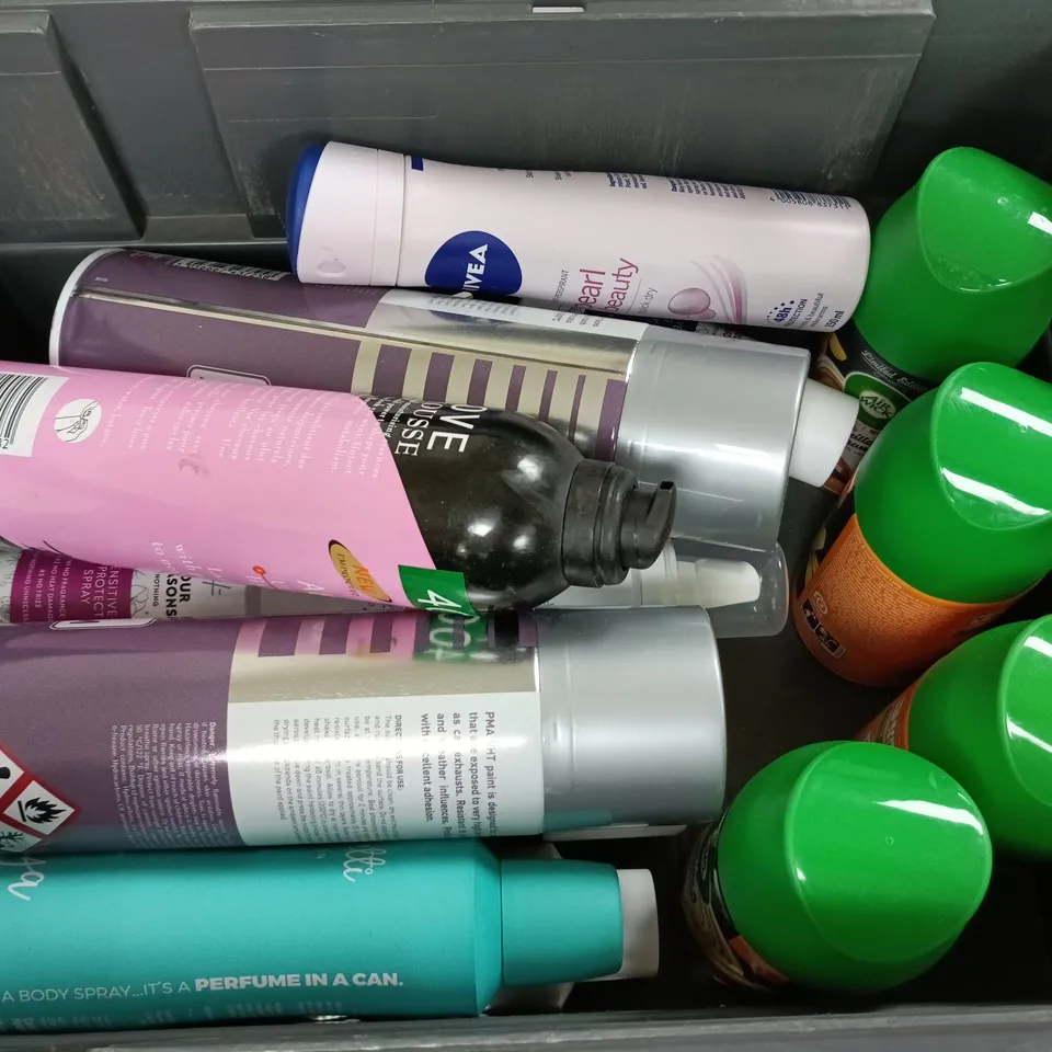 APPROXIMATELY 15 ASSORTED AEROSOLS TO INCLUDE TRIM-FIX ADHESIVE, PMA VHT ALUMINIUM, FOUR REASONS SENSITIVE STRONG MOUSSE, ETC