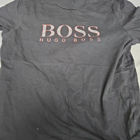 HUGO BOSS TEE SIZE XXL