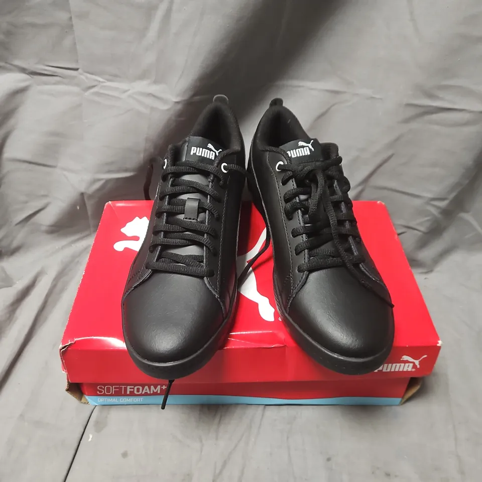 BOXED PUMA SMASH WNS V2 L – WOMEN'S BLACK TRAINERS, UK 5 (EU 38)