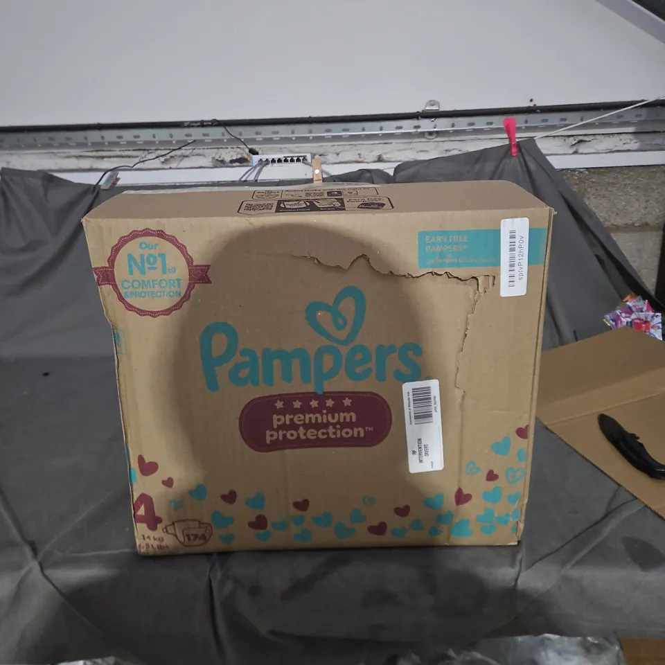 PAMPERS PREMIUM PROTECTION NAPPIES SIZE 4 (9-14 KG) – 174 NAPPIES IN BOX