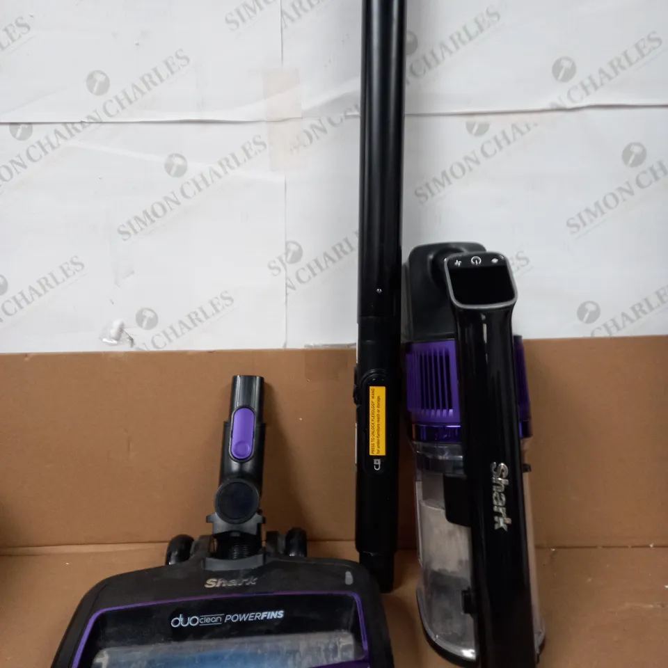 SHARK CORDLESS STICK VACUUM IZ390UKTQ