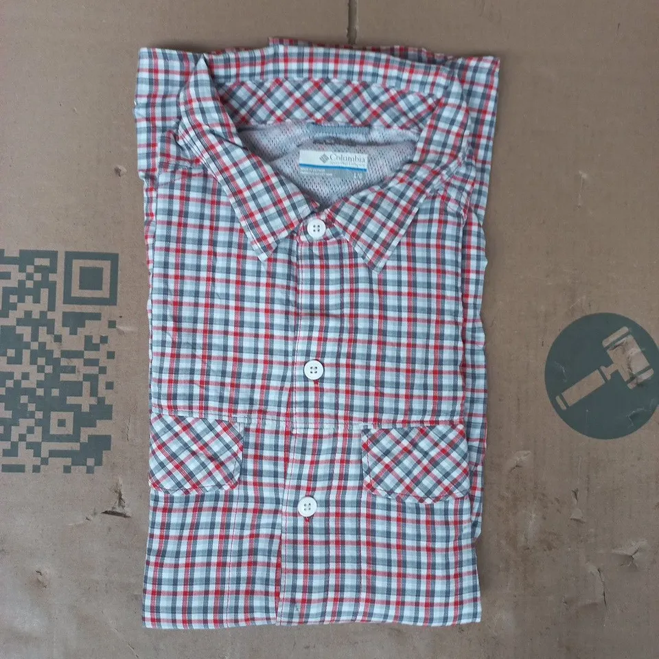 COLUMBIA SHORT SLEEVE BUTTON-UP CHECK SHIRT IN GREY/RED SIZE LARGE
