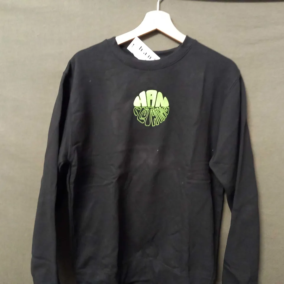 HAN CLOTHING EMBROIDED LOGO SWEATSHIRT IN BLACK - MEDIUM