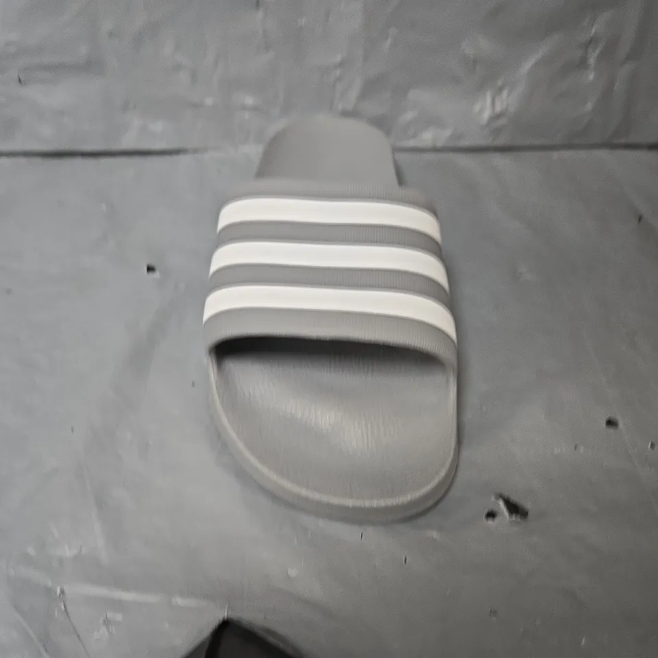 UNBOXED PAIR OF ADIDAS 3 STRIPE SLIDES IN GREY - SIZE 9