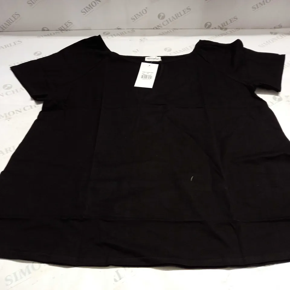 LARGE QUANTITY OF ASSORTED CLOTHING ITEMS TO INCLUDE - MAISON DE NIMES - EMELIA