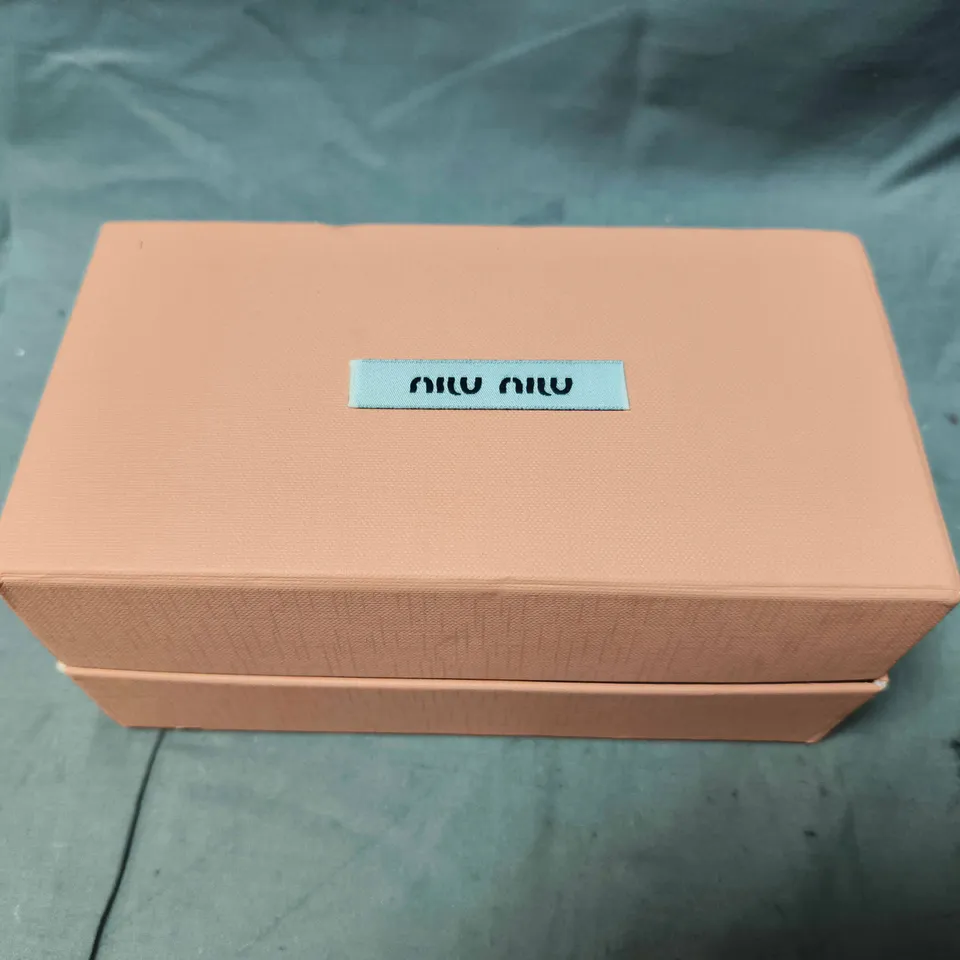 MIU MIU SUNGLASSES SMU04Z, TORTOISHELL FRAME WITH PINK LENSES