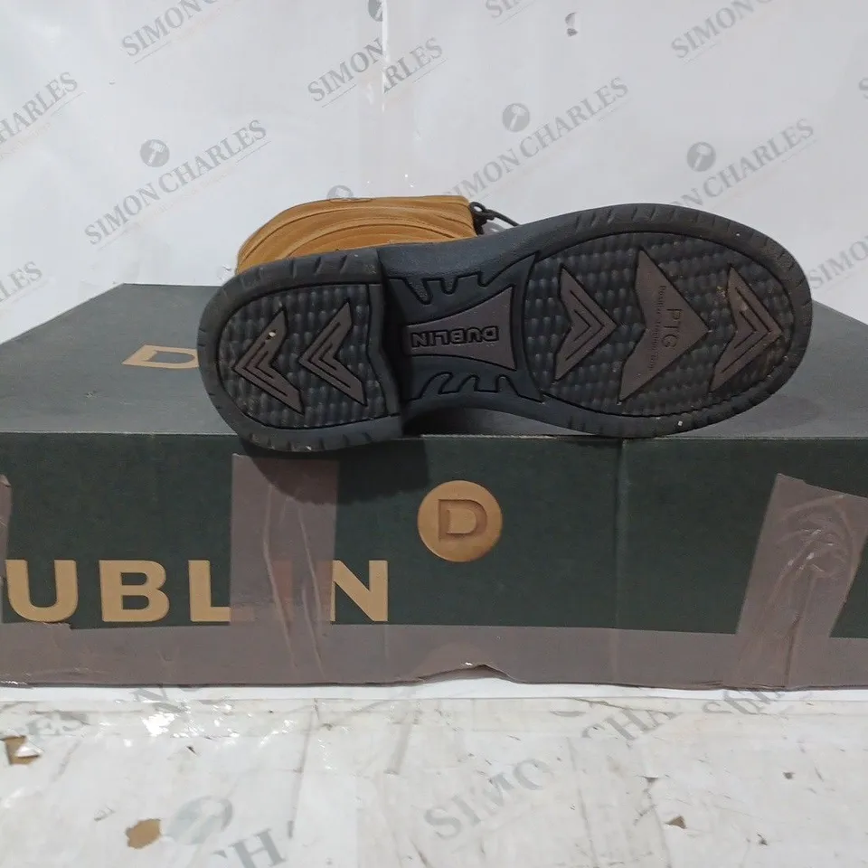 BOXED PAIR OF DUBLIN RIVER BOOTS WIDE IN BROWN UK SIZE 7