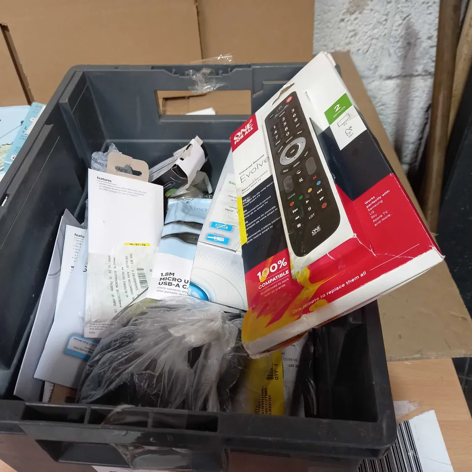 TOTE OF APPROXIMATELY 14 ASSORTED ITEMS TO INCLUDE A CD PLAYER, A PAIR OF HEADPHONES AND A TV REMOTE