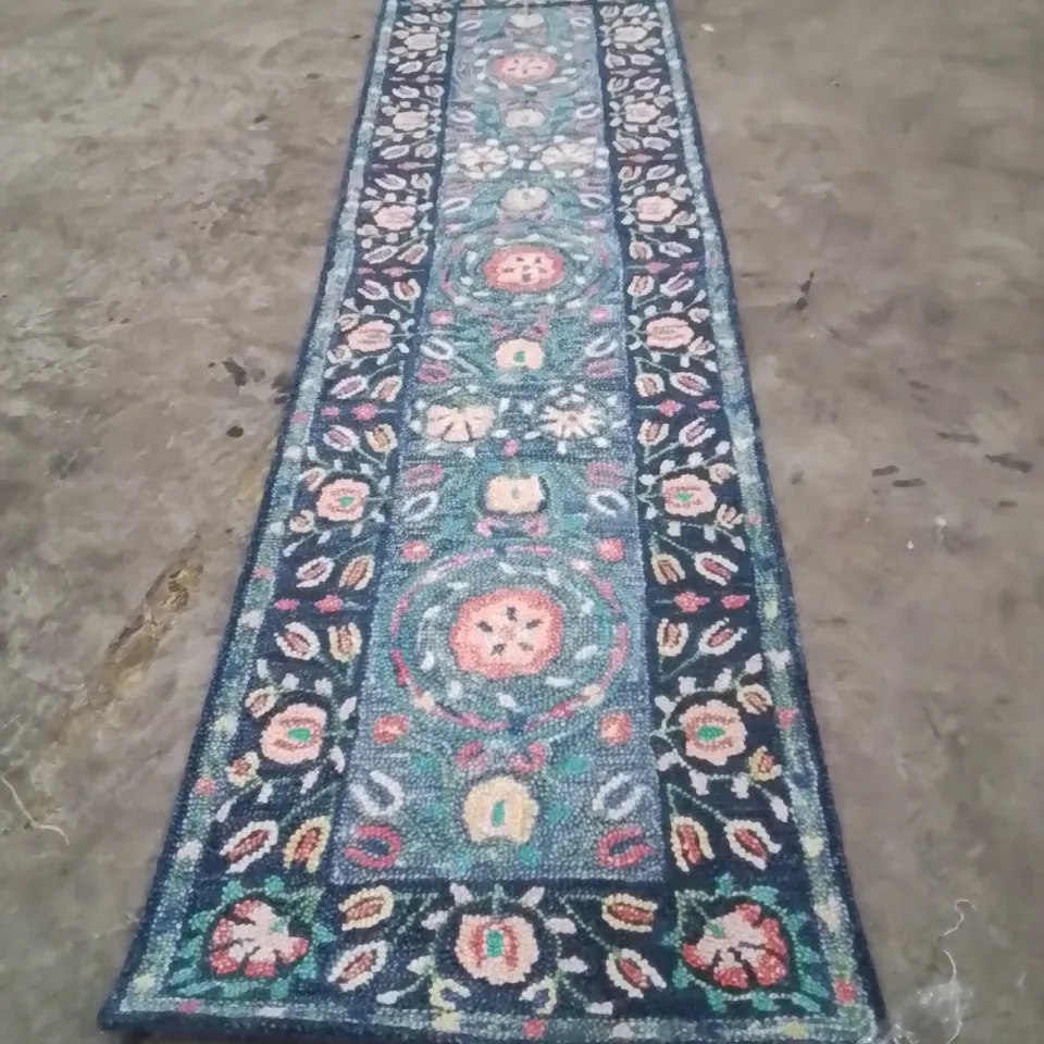 QUALITY DESIGNER AREA RUG - APPROXIMATELY 300X80CM