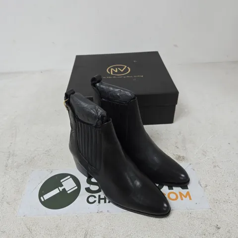 STARRY NV BLACK ANKLE BOOTS – UK SIZE 5 (BOXED)