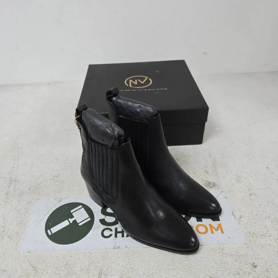 STARRY NV BLACK ANKLE BOOTS – UK SIZE 5 (BOXED)