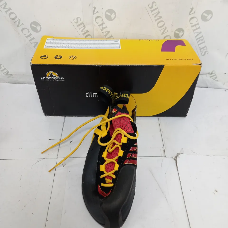 BOXED PAIR OF LA SPORTIVA CLIMBING 10R GENIUS UK 7.5