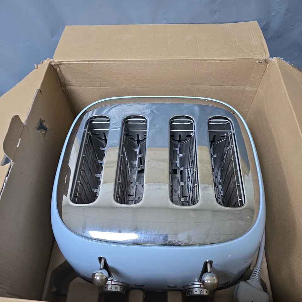 SMEG RETRO STYLE 4 SLICE TOASTER
