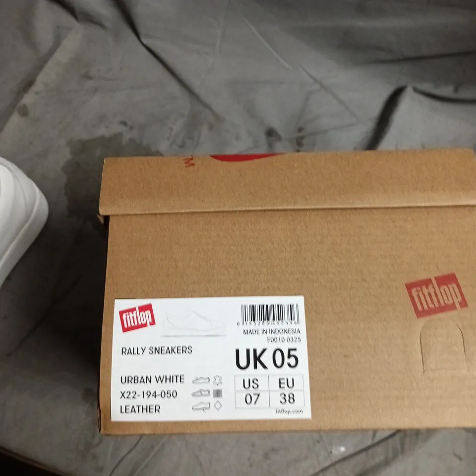FITFLOP RALLY SNEAKERS – URBAN WHITE, LEATHER, UK 5 (US 7, EU 38)