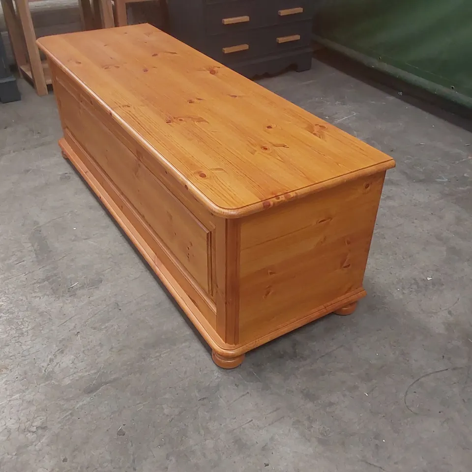DESIGNER WOODEN BLANKET BOX