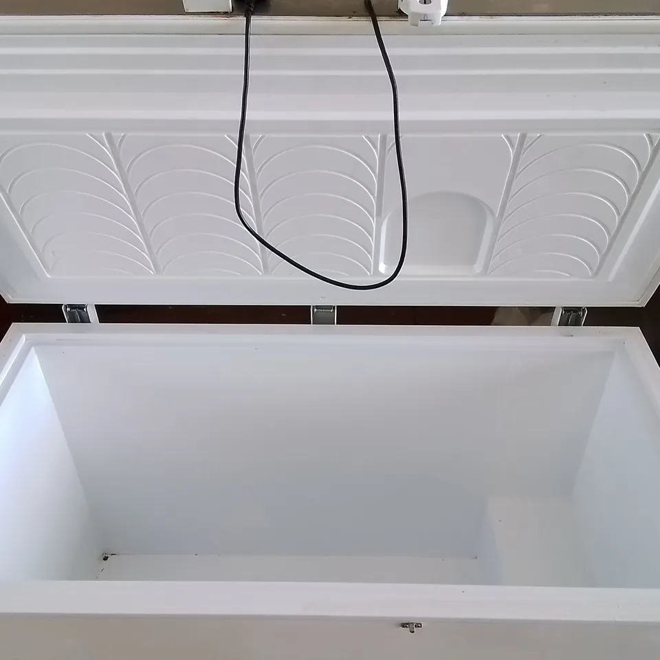 LARGE COMMERCIAL FOSTER CHEST FREEZER FCF405
