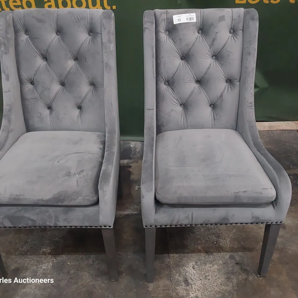 PAIR OF UPHOLSTERED BUTTONED BACK DINING CHAIRS GREY PLUSH FABRIC 