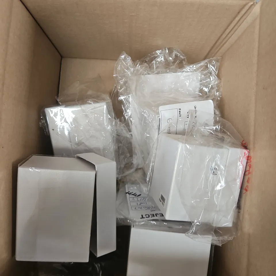 APPROXIMATELY 15 ASSORTED WATCHES IN VARIOUS BRANDS & STYLES 