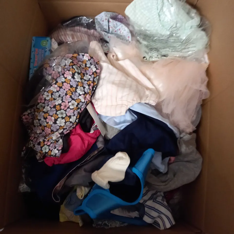 LARGE BOX OF ASSORTED KIDS CLOTHING ITEMS TO INCLUDE BAGS, BABY GROWS AND DRESSES