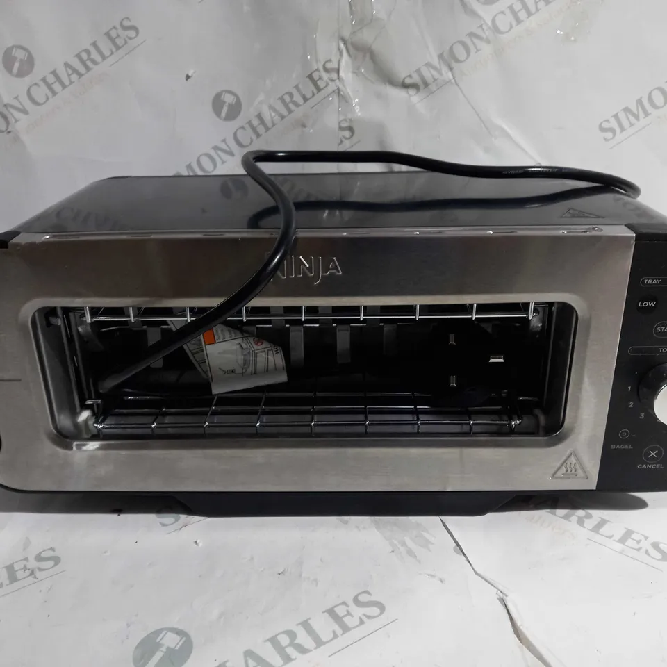 BOXED OUTLET NINJA 2 IN 1 TOASTER& GRILL ST100UK