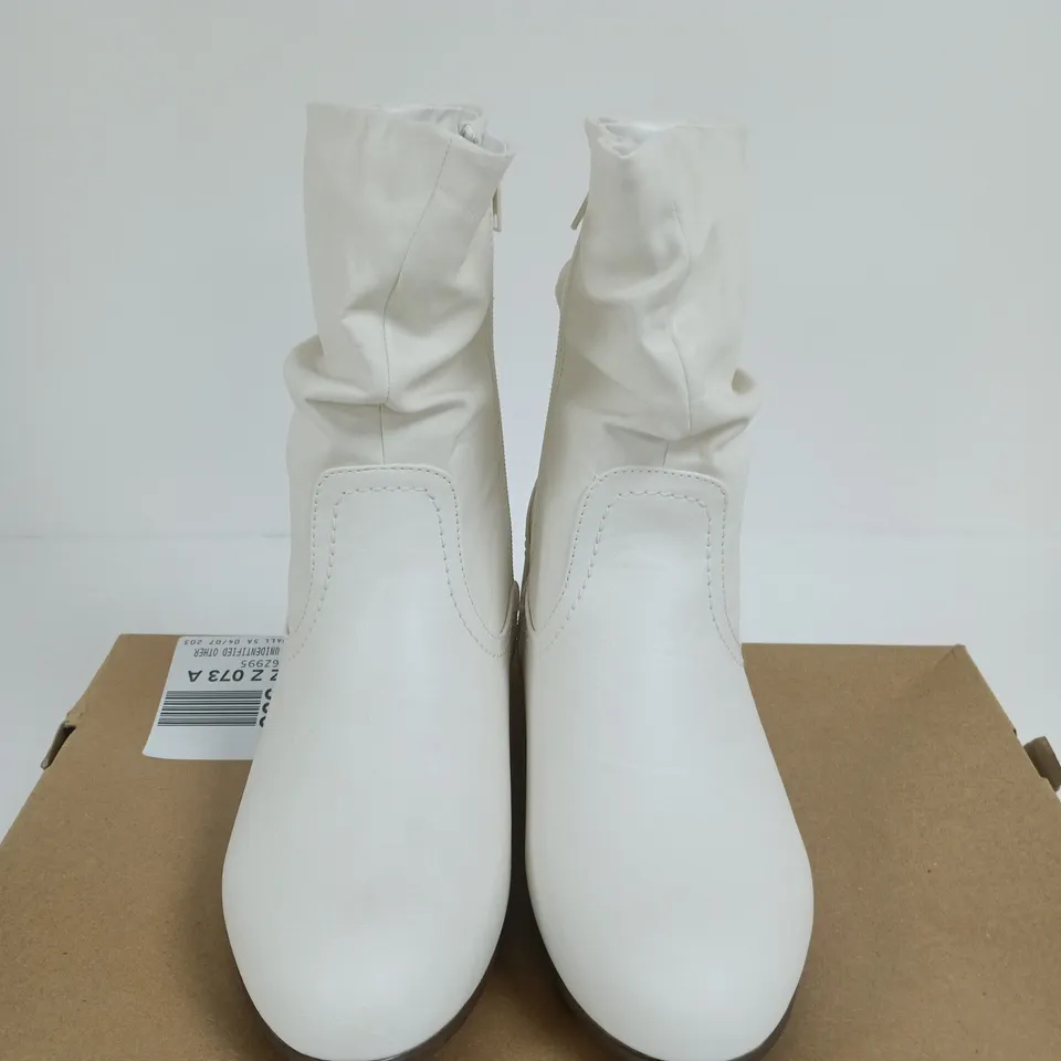 BOXED PAIR OF WHITE LEATHER ANKLE BOOTS – SIZE 38
