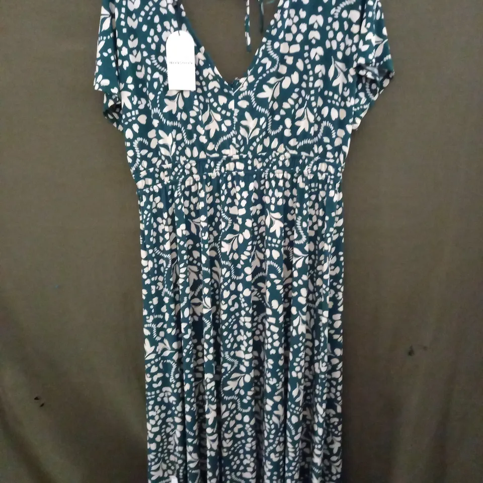 MONSOON SLEEVELESS DRESS IN GREEN/WHITE - LARGE