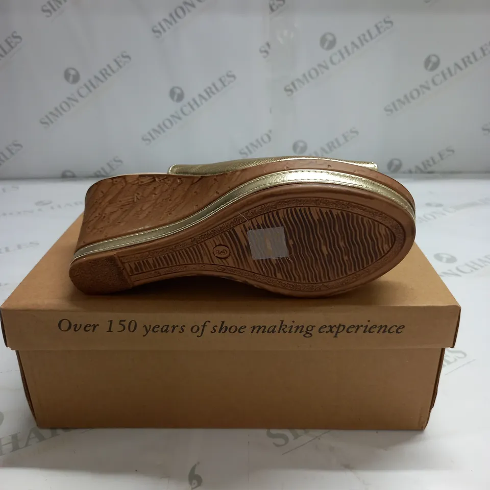 BOXED CUSHION-WALK GOLD WEDGED SHOES SIZE 3