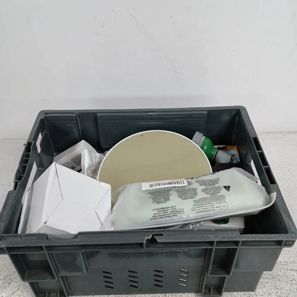 APPROXIMATELY 15 ASSORTED ITEMS INCLUDING A SPATULA, QUELFIRE GRAPHITE SEALANT AND A BAUBLE 