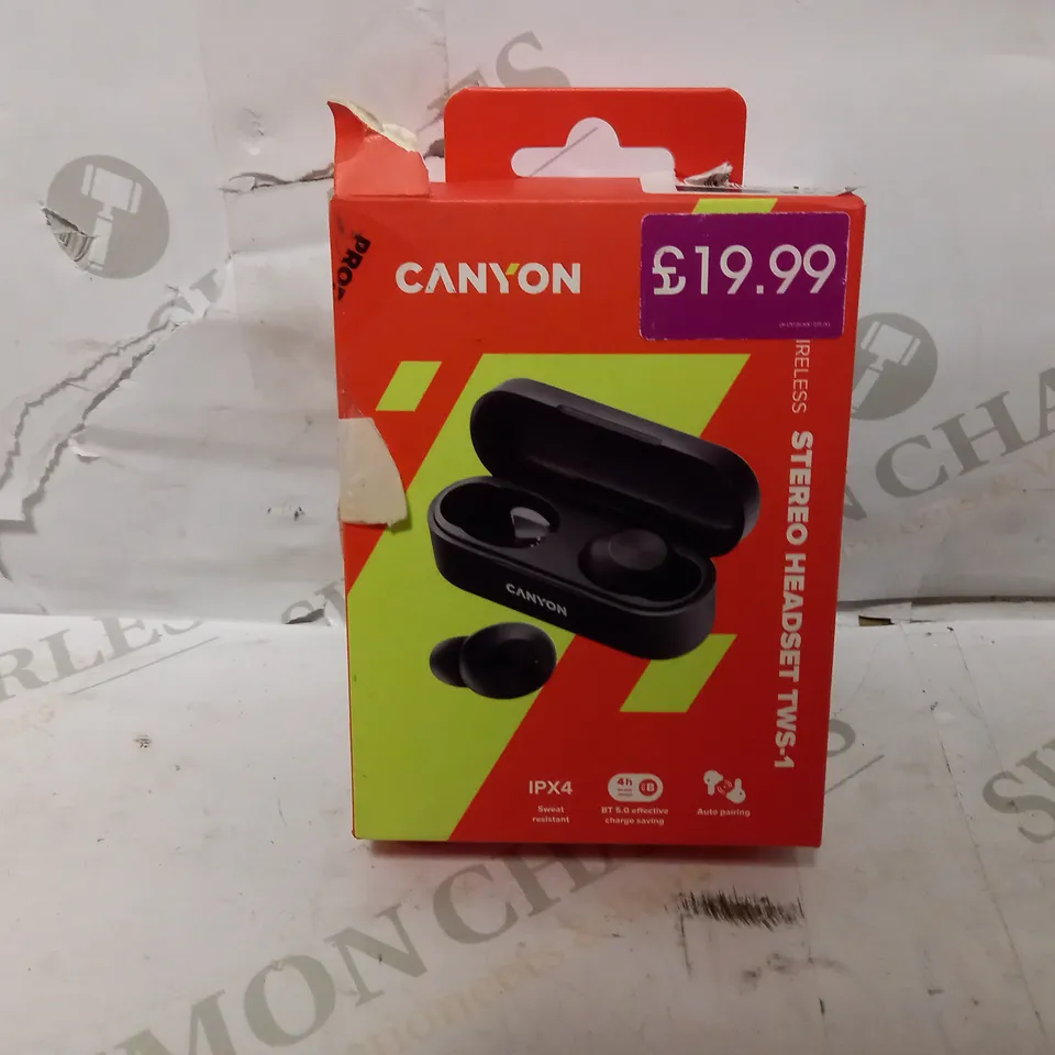 LOT OF APPROXIMATELY 10 ELECTRICALS TO INCLUDE HEADSETS, PHONE CASES, EARBUDS, SPEAKER MOUNTS, ETC