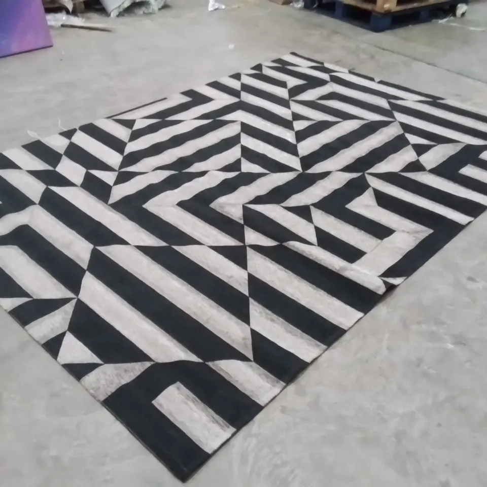 QUALITY DESIGNER AREA RUG - APPROXIMATELY 300X210CM