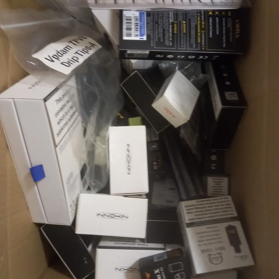 BOX OF APPROXIMATELY 30 ASSORTED VAPING PRODUCTS & ACCESSORIES TO INCLUDE SMOK SCAR MINI, UWELL CALIBURN, ASPIRE SPRYTE POD ETC