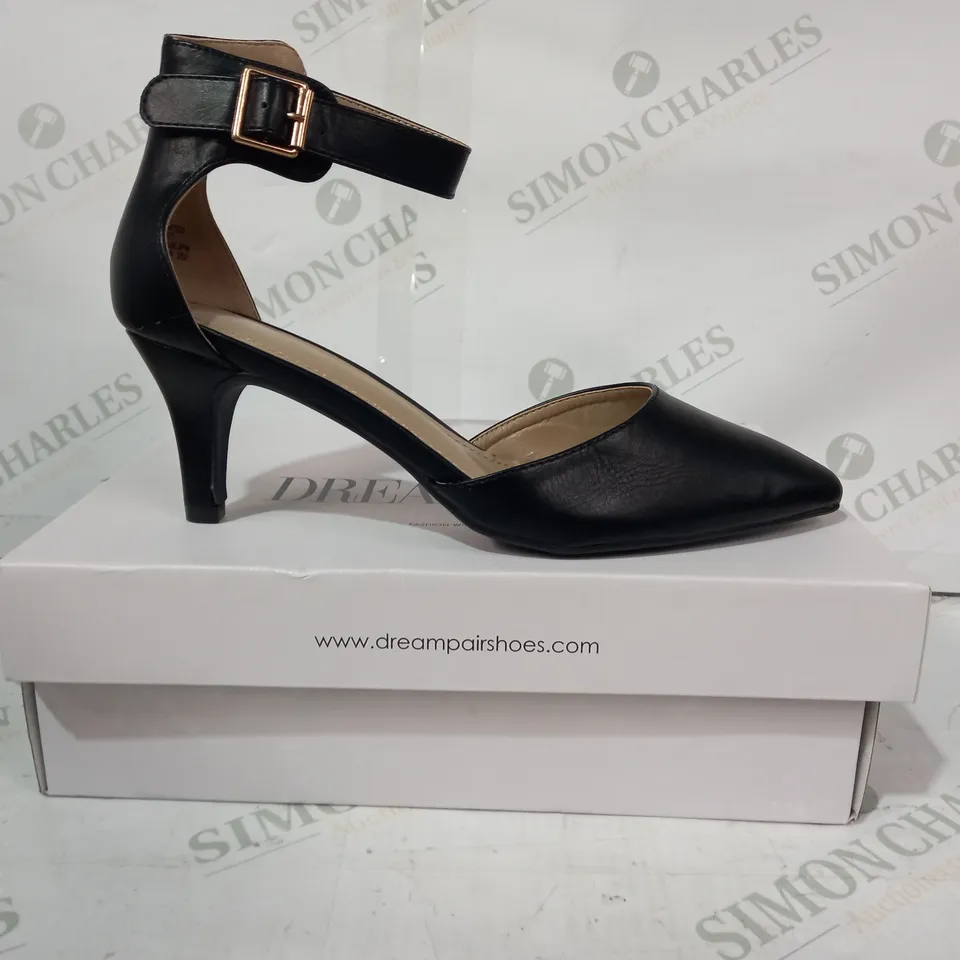 BOXED PAIR OF DREAM PARIS LOW HEEL POINTED TOE SHOES IN BLACK SIZE 8