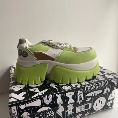 BOXED PAIR OF KOI KIWI GREEN SHOES SIZE 6