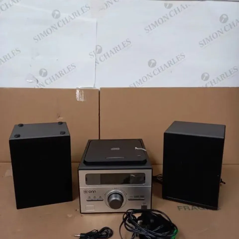 LOT OF 2 AUDIO SYSTEMS TO INCLUDE POLAROID BLUETOOTH CD PLAYER & ONN CD MICRO SYSTEM 