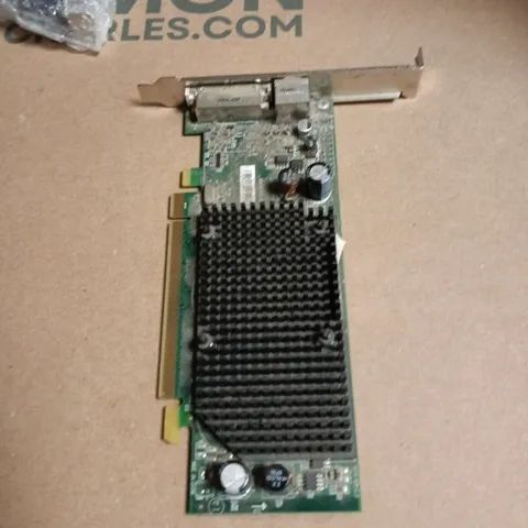 APPROXIMATELY 10 ASSORTED GRAPHICS CARDS INCLUDING ASUS AND ATI 