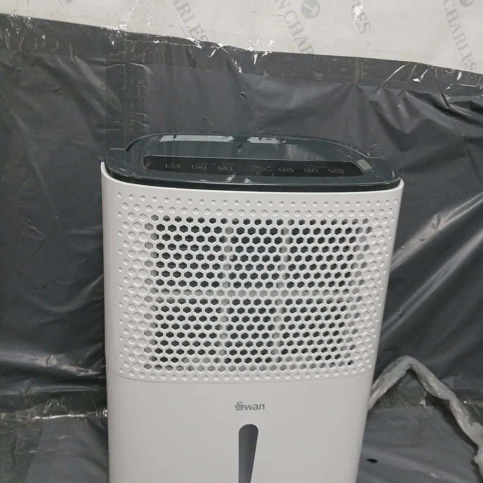 SWAN 10-LITRE DEHUMIDIFIER - WHITE RRP £99.99