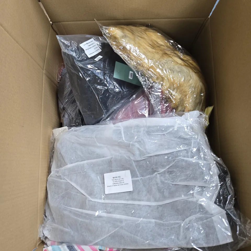 BOX OF APPROXIMATELY 20 ASSORTED ITEMS TO INCLUDE: DOUBLE DUVET SET AND BUTTERSKIN SHAVER