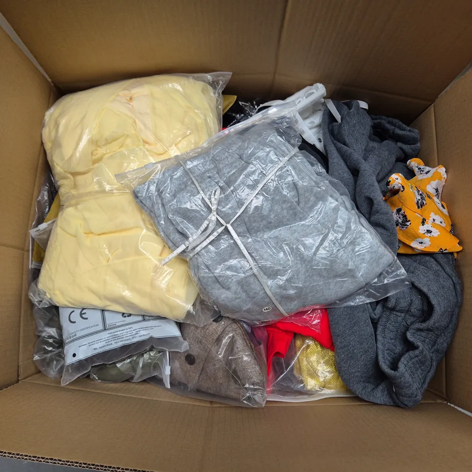 APPROXIMATELY 35 ASSORTED CLOTHING ITEMS IN VARIOUS SIZES, STYLES & COLOURS TO INCLUDE JACKETS, TOPS, DRESSES, ETC