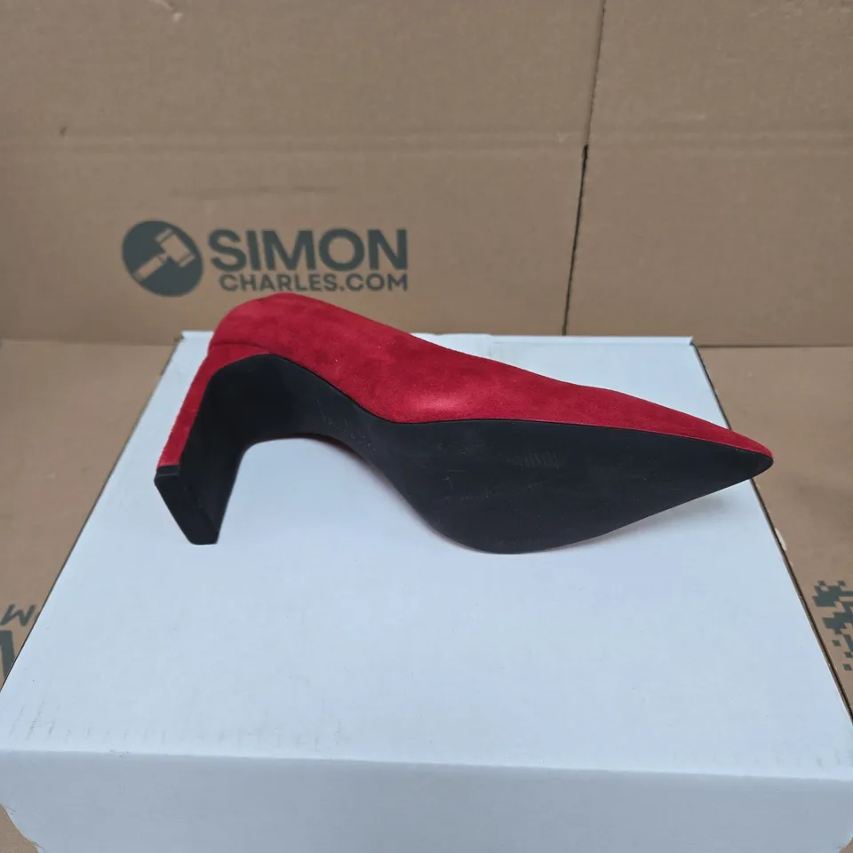 RED SUEDE POINTED-TOE PUMPS WITH BLOCK HEEL – WOMEN'S FOOTWEAR UK 5 BOXED
