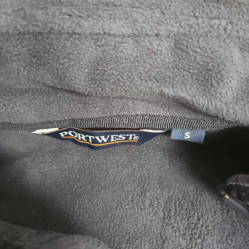 PORTWEST SOFTSHELL JACKET IN NAVY - SMALL