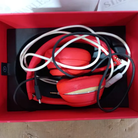 BEATS SOLO3 WIRELESS HEADPHONES - RED