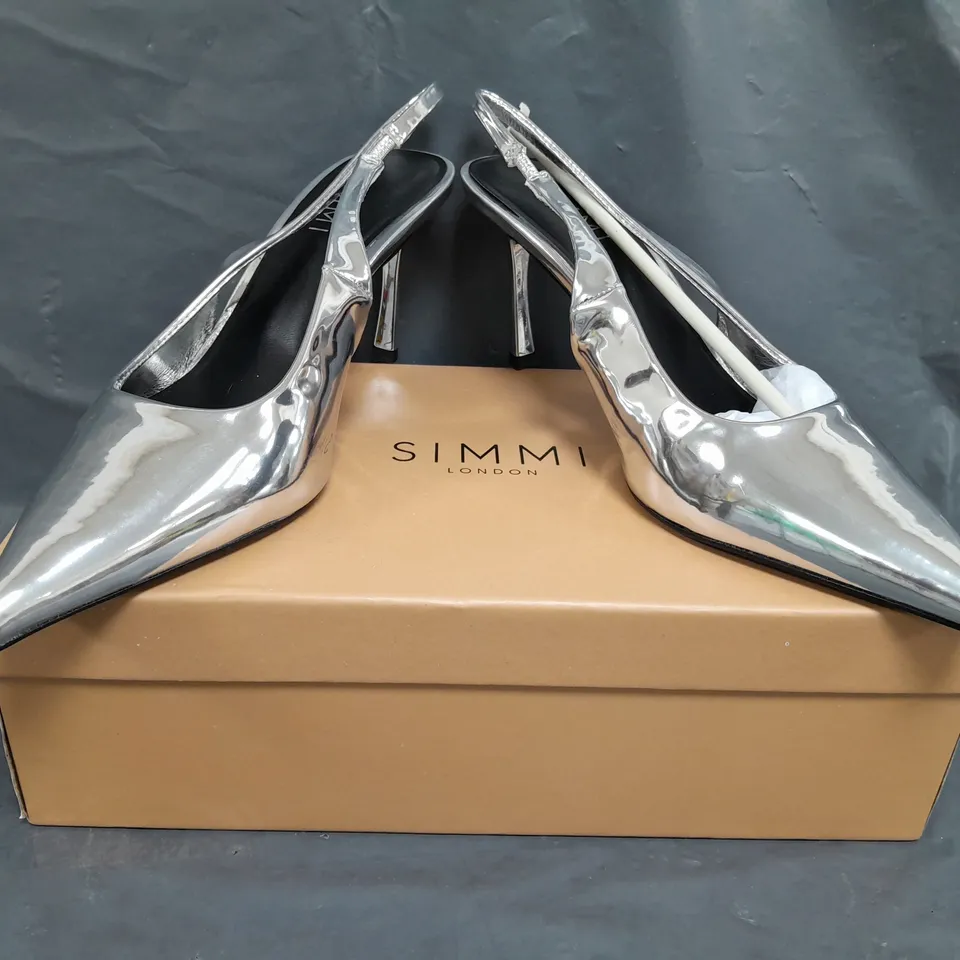 BOXED PAIR OF SIMMI LONDON LIORRA POONTED TOE SLINGBACK HEELED SHOES IN SILVER MIRROR COLOUR SIZE 5