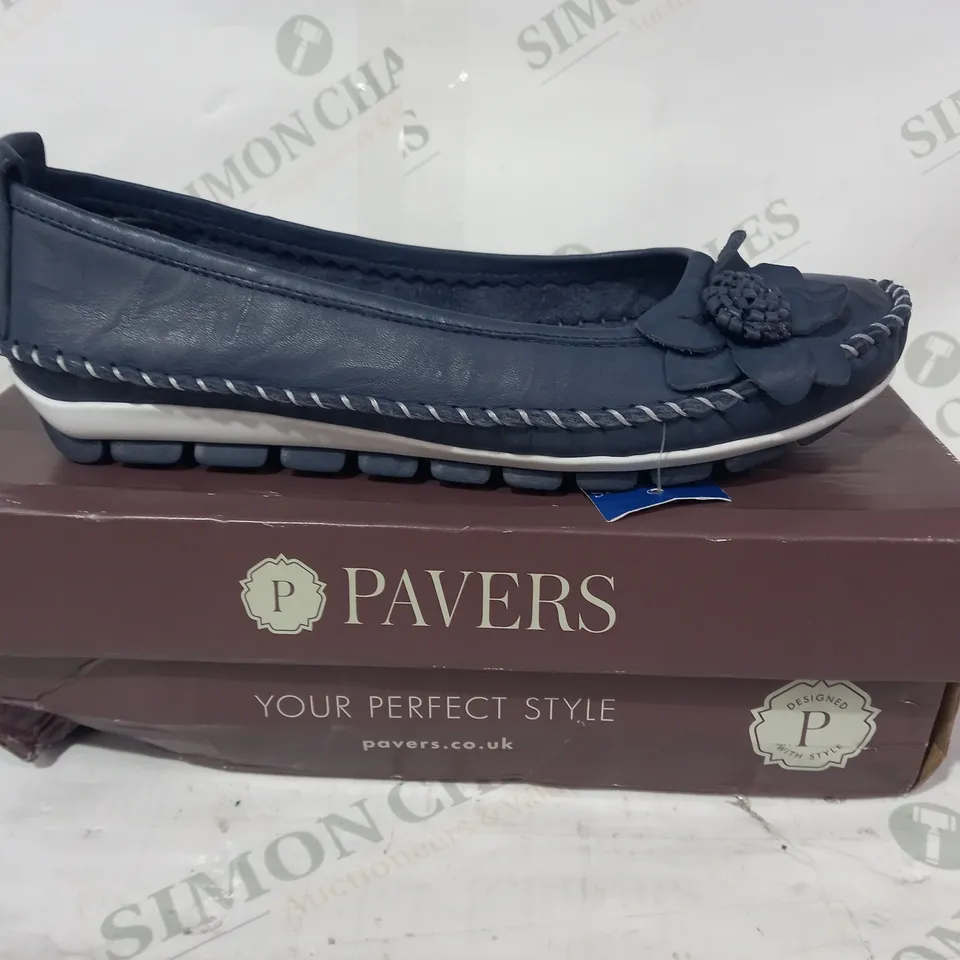 BOXED PAIR OF PAVERS SLIP-ON SHOES IN NAVY SIZE 5