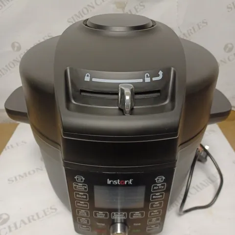 INSTANT POT DUO CRISP WITH ULTIMATE LID MULTI-COOKER AND AIR FRYER